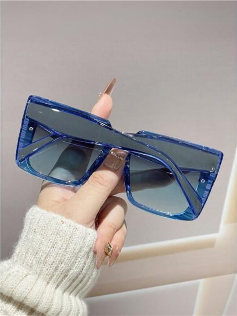 Oversized Gradient Square Sunglasses - Picture 4 of 8